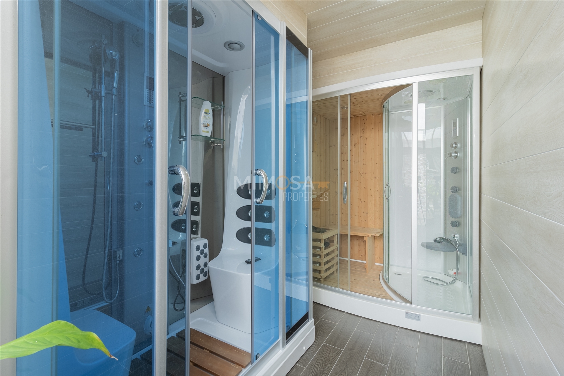 House in Meia Praia - Image 4