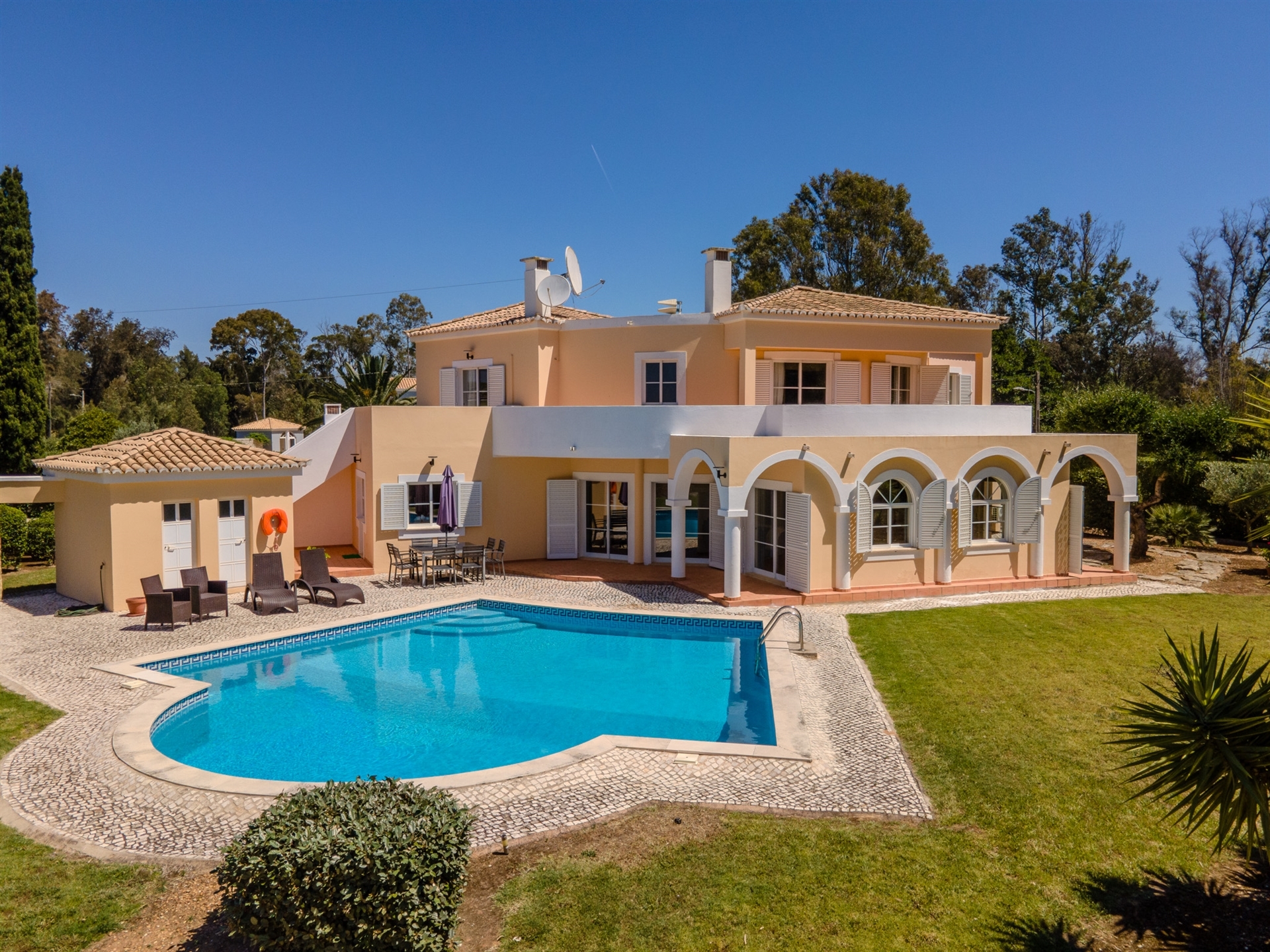 House in Penina - view 1