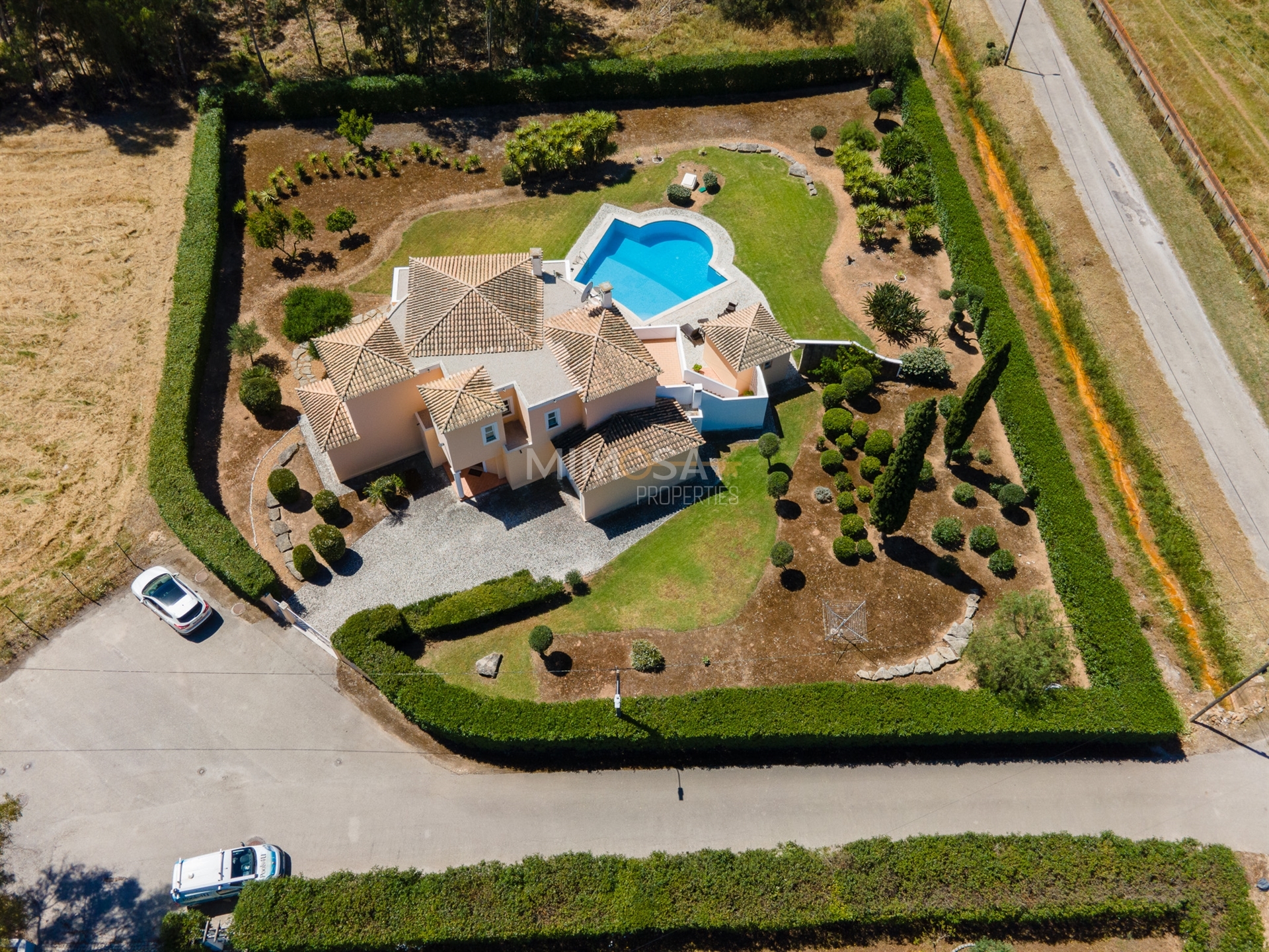 House in Penina - Image 5