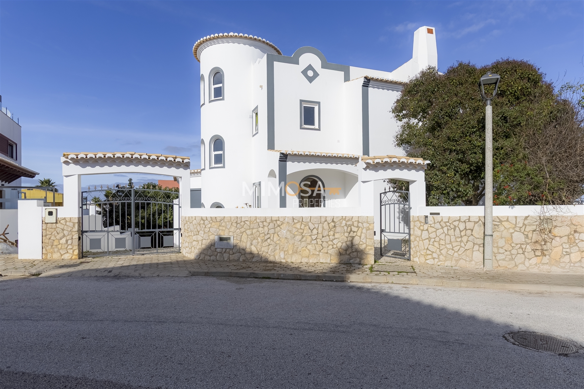 Villa in Lagos - Image 2