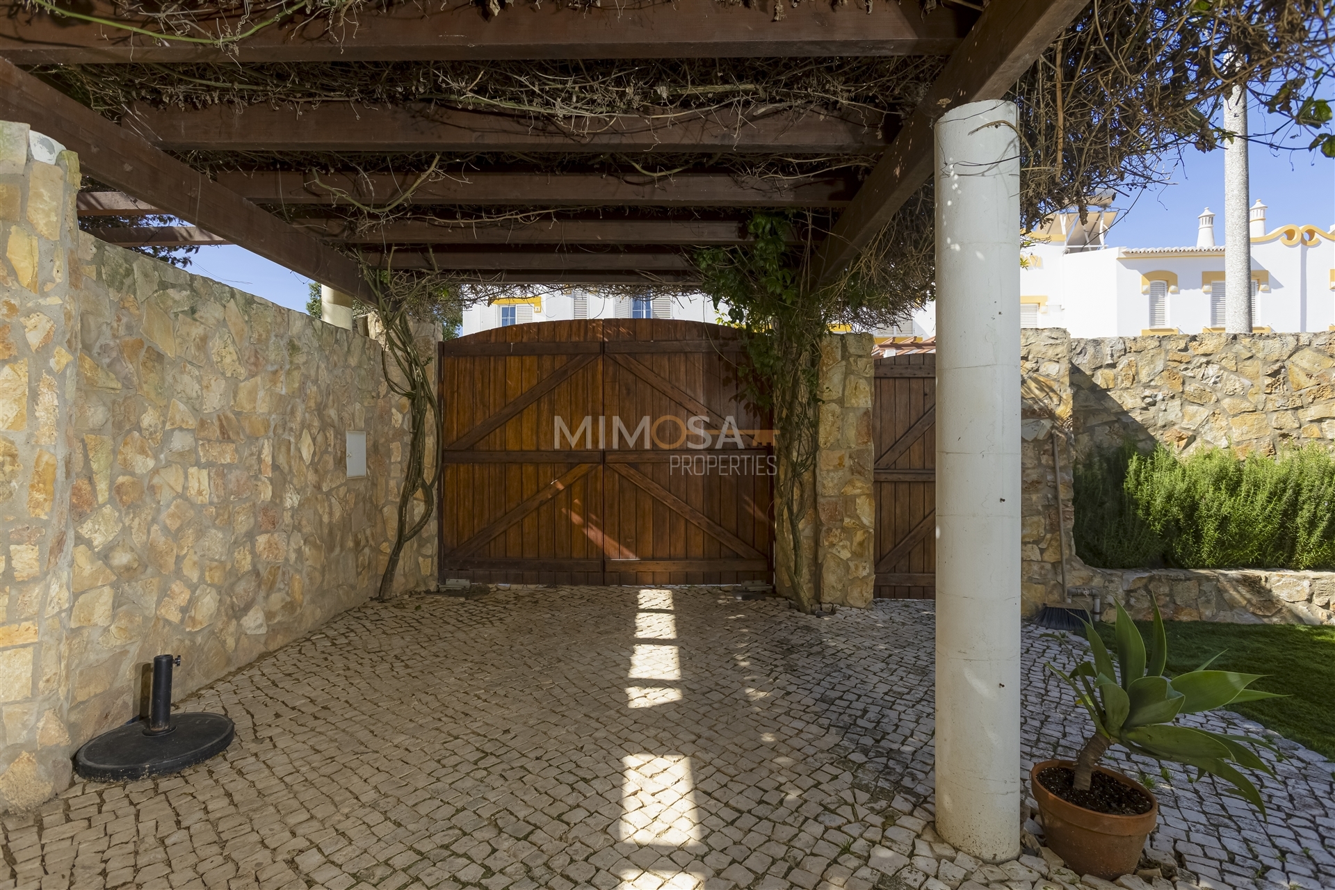 House in Lagos - Image 2