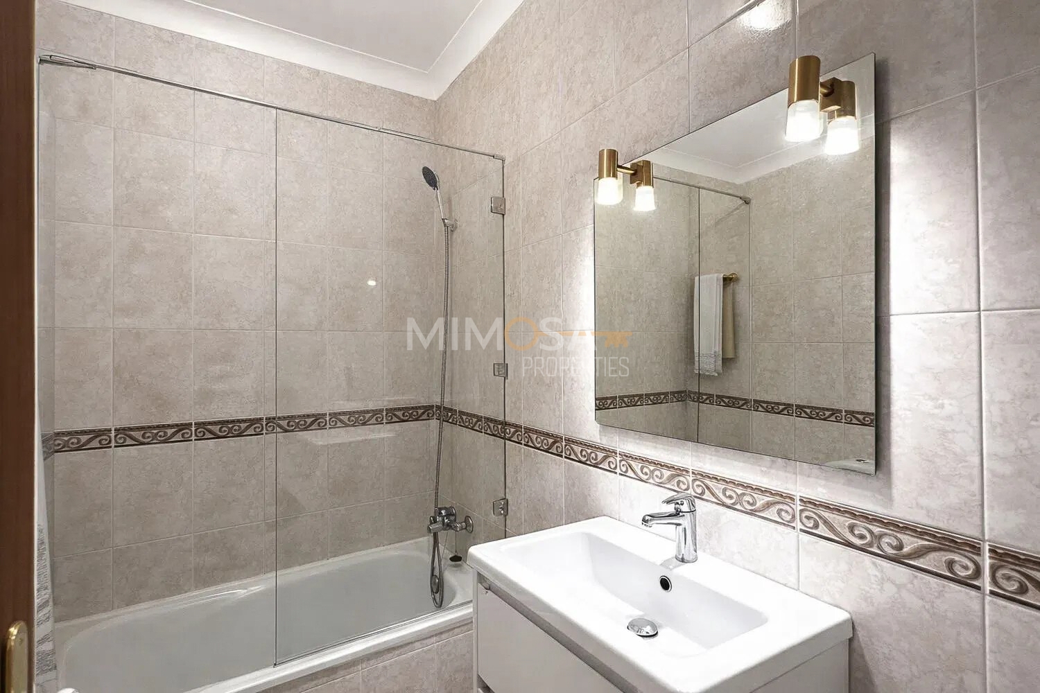 Apartment in Lagos - Image 4